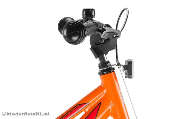 Een in hoogte verstelbaar stuur incl. bel.