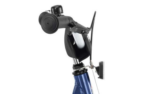 Het stuur is voorzien van een kinbeschermer en bel.